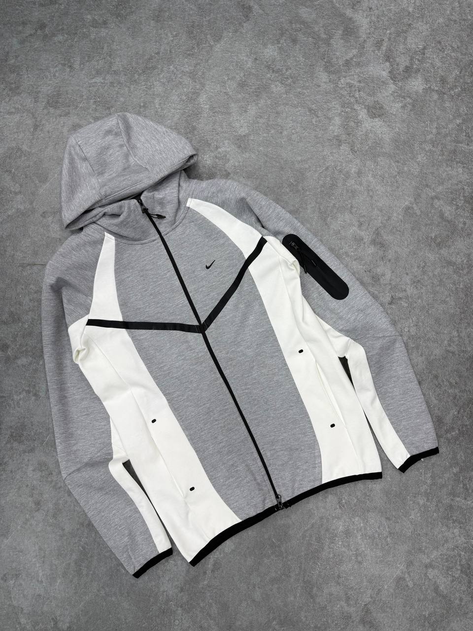 Nike Tech 2026 Gri