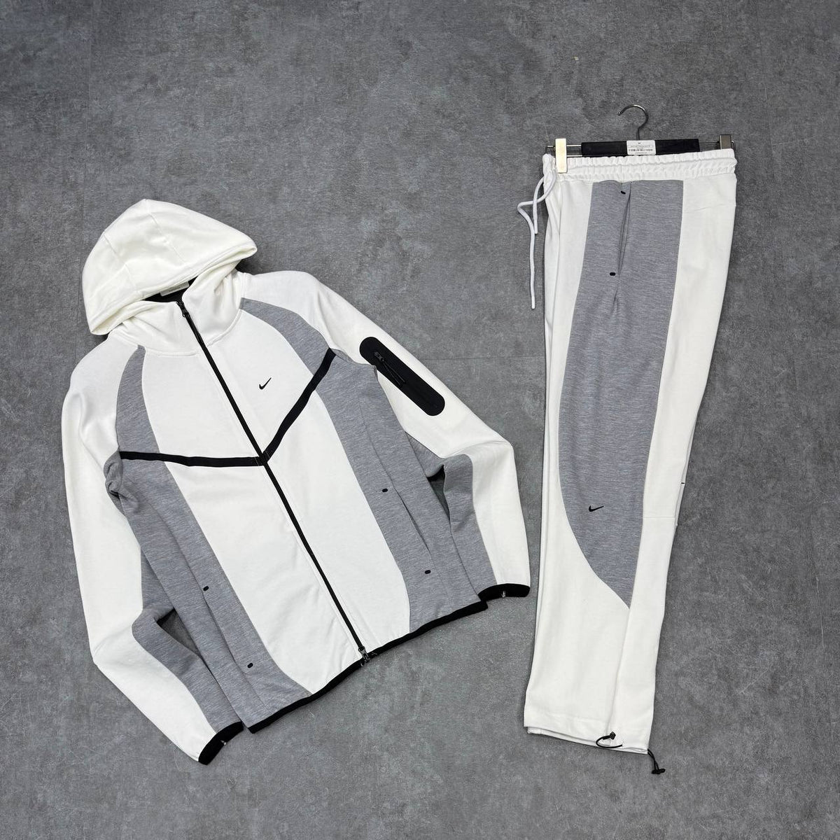 Nike Tech 2026 Eşofman Takımı  Beyaz